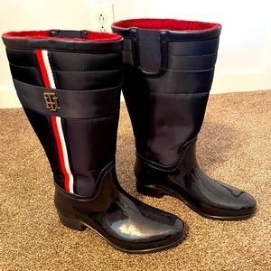 Tommy Hilfiger Tall Rain Boots. Navy blue with red inside lining. Size 8
